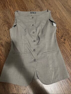 SHEIN Sleeveless Button-Front Tailored Vest in Taupe